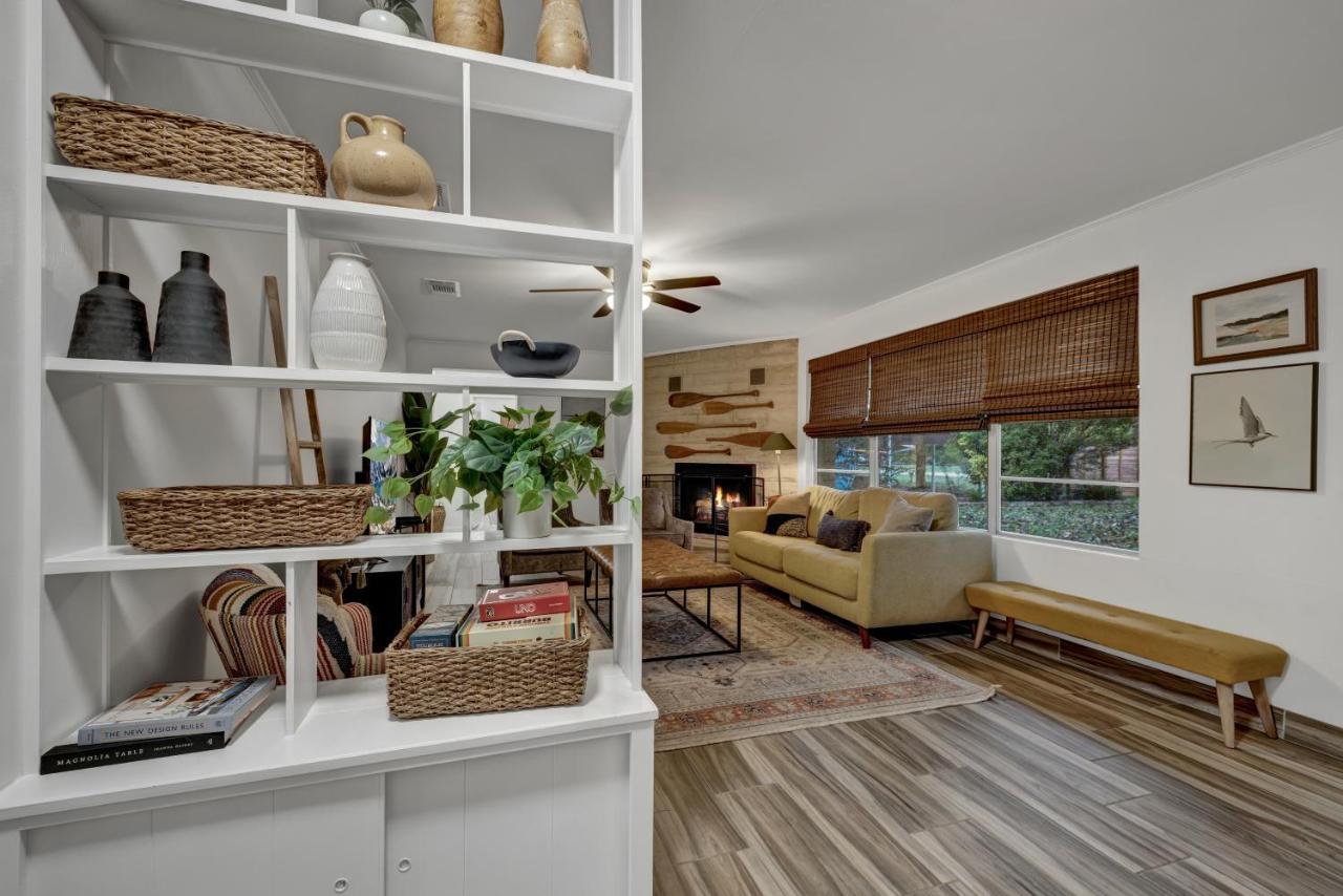 Luxury Lakefront Oasis With Boat Dock-Firepit McQueeney Esterno foto
