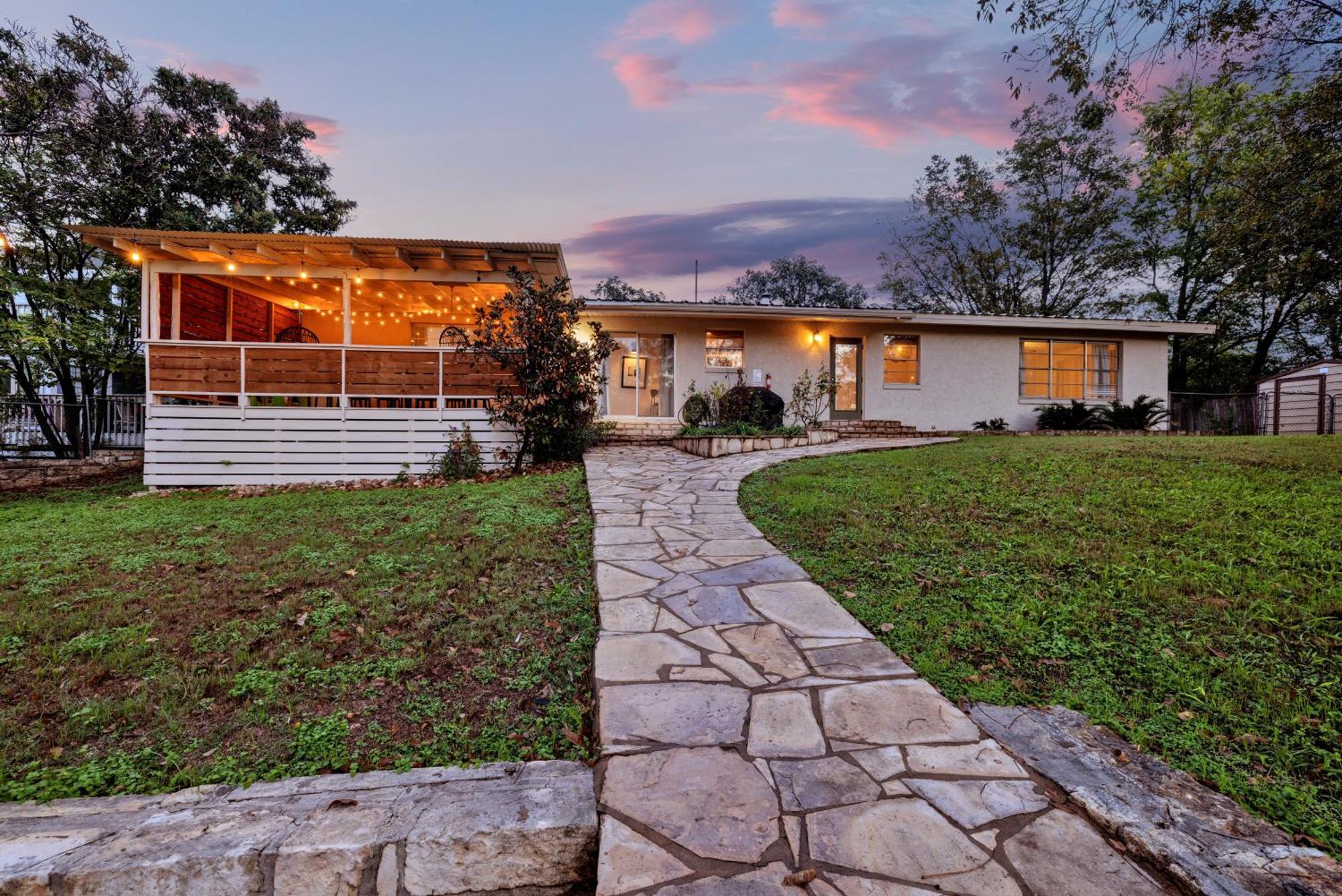 Luxury Lakefront Oasis With Boat Dock-Firepit McQueeney Esterno foto