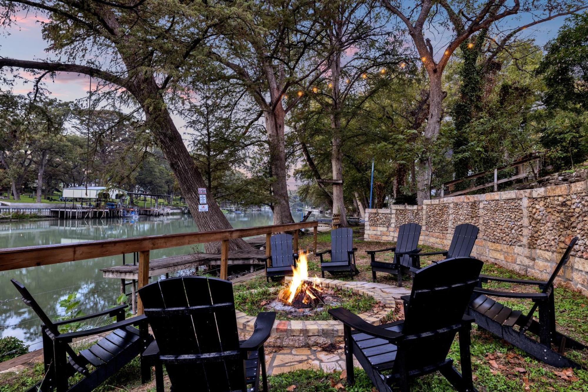 Luxury Lakefront Oasis With Boat Dock-Firepit McQueeney Esterno foto